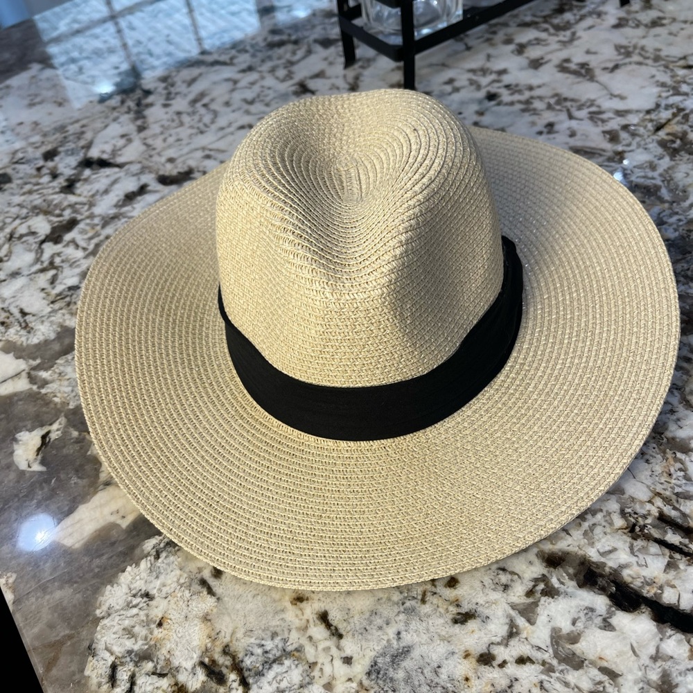 Creme Fedora - Brand New - Hat - Picture 5 of 5